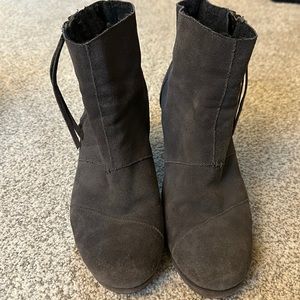 TOMS HIGH DESERT WEDGE ANKLE BOOTS
